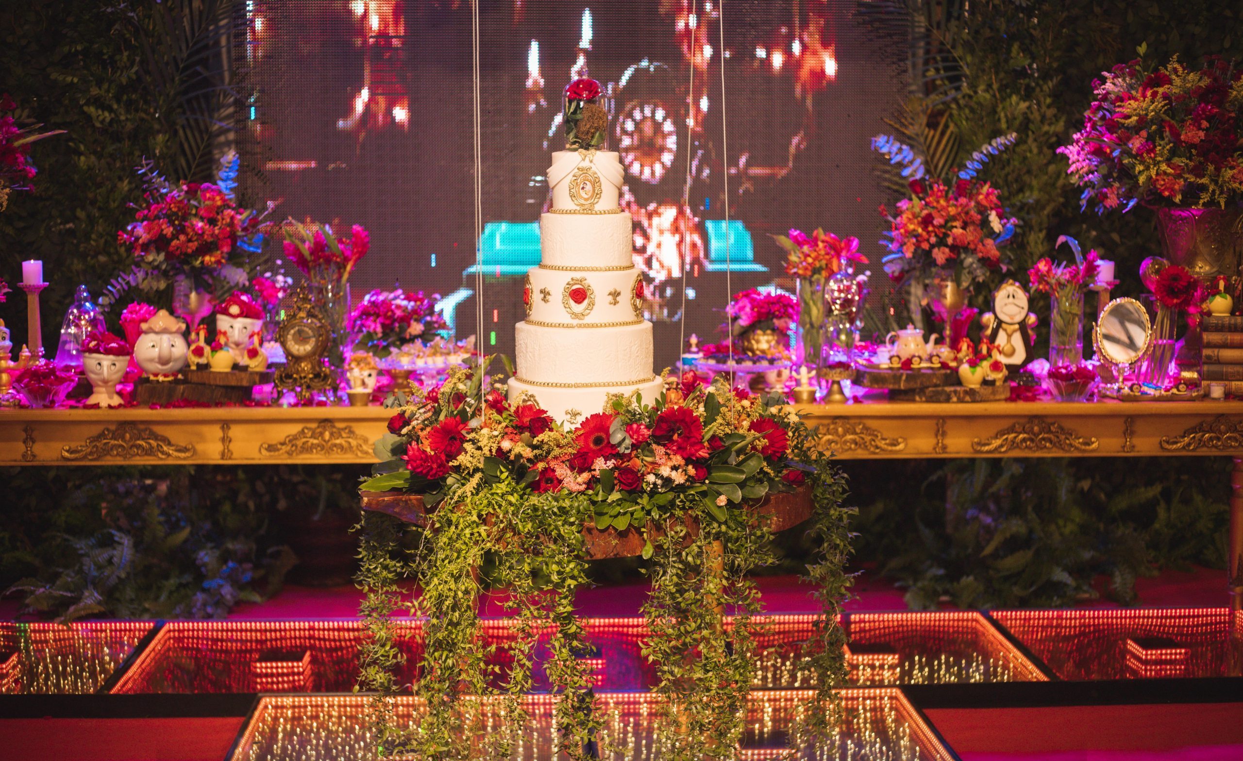 Mesa de aniversário decorado tema princesa - bolo